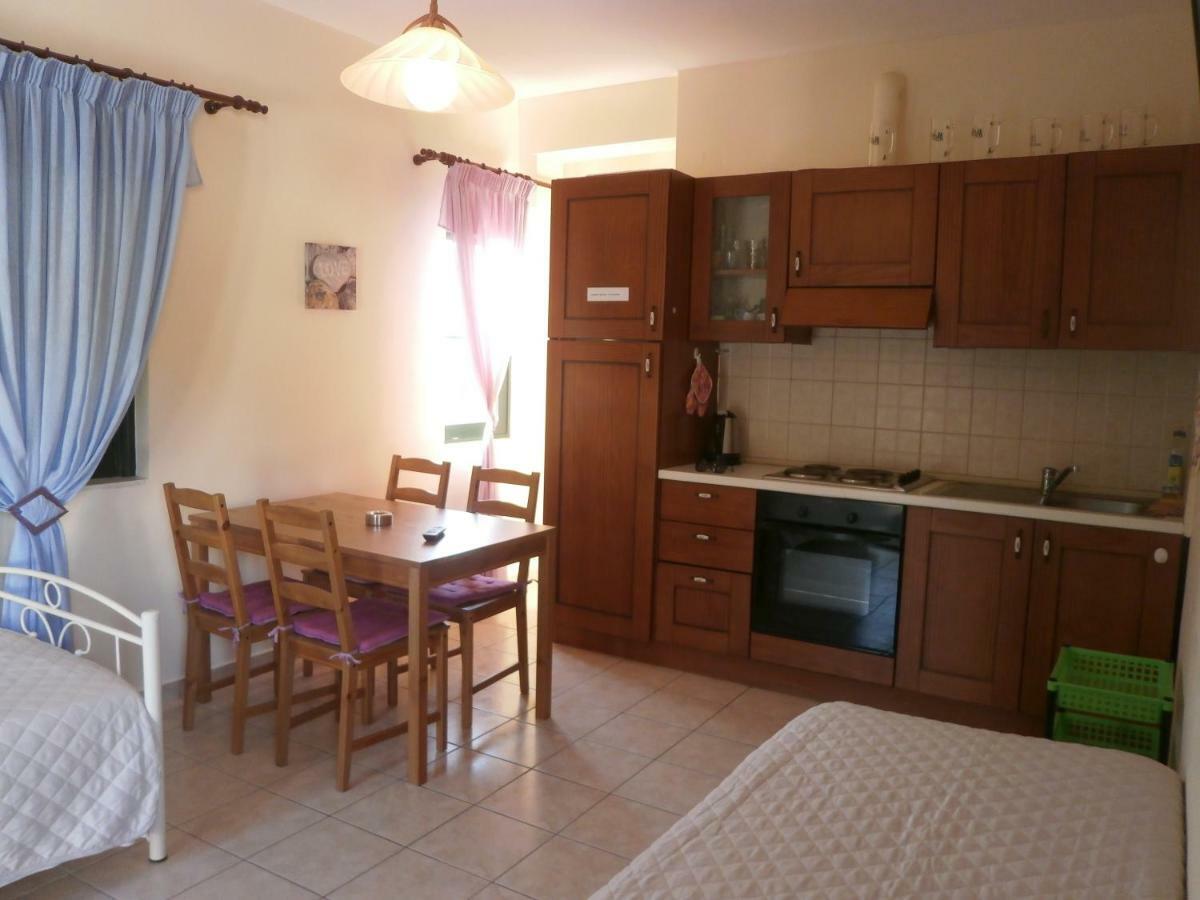 Flisvos Apartments Megalochori  エクステリア 写真